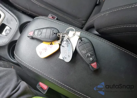 2017 Jeep Cherokee Latitude 4X4 z USA, uszkodzony, nr VIN 1C4PJMCS5HW570679